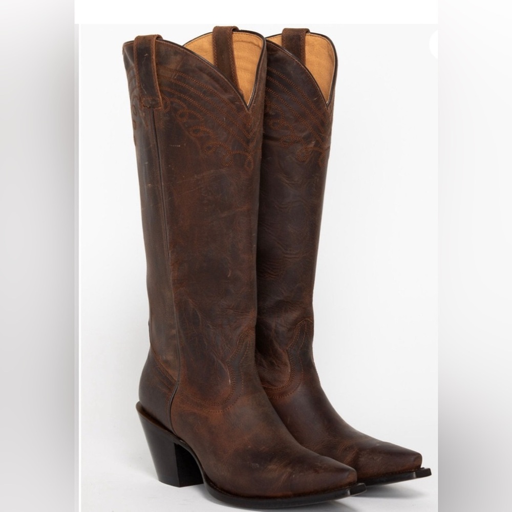 Shyanne Charlene Women's boots size 6 used very good condition minor wear.